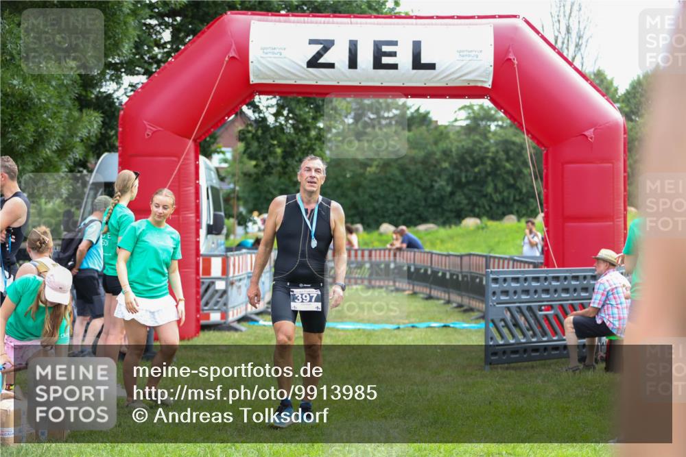 21.06.2026 - 29. Vierlanden-Triathlon Andreas Tolksdorf http://msf.ph/oto/9913985 21.06.2026 11:17:40 Ziel  meine-sportfotos.de
