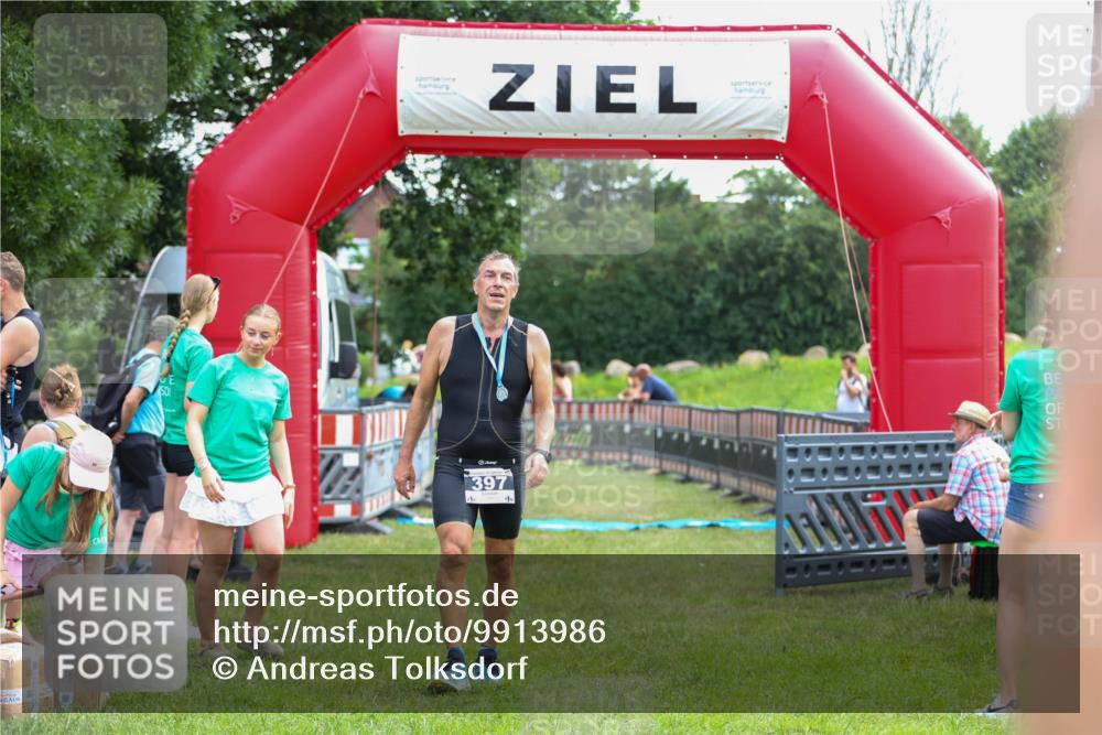 21.06.2026 - 29. Vierlanden-Triathlon Andreas Tolksdorf http://msf.ph/oto/9913986 21.06.2026 11:17:40 Ziel  meine-sportfotos.de