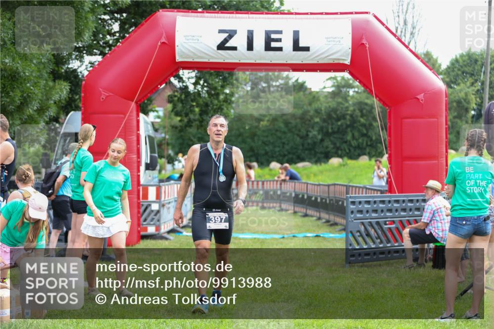 21.06.2026 - 29. Vierlanden-Triathlon Andreas Tolksdorf http://msf.ph/oto/9913988 21.06.2026 11:17:40 Ziel  meine-sportfotos.de