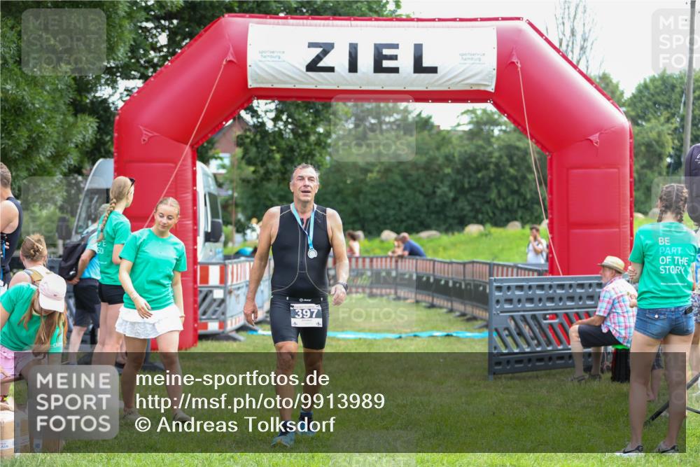 21.06.2026 - 29. Vierlanden-Triathlon Andreas Tolksdorf http://msf.ph/oto/9913989 21.06.2026 11:17:40 Ziel  meine-sportfotos.de