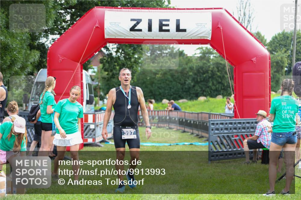 21.06.2026 - 29. Vierlanden-Triathlon Andreas Tolksdorf http://msf.ph/oto/9913993 21.06.2026 11:17:40 Ziel  meine-sportfotos.de