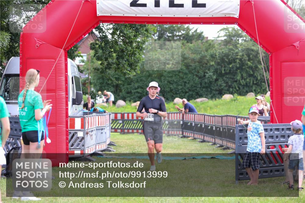 21.06.2026 - 29. Vierlanden-Triathlon Andreas Tolksdorf http://msf.ph/oto/9913999 21.06.2026 11:18:00 Ziel 316, 399 meine-sportfotos.de