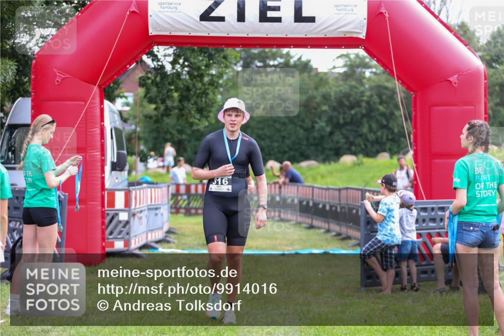 21.06.2026 - 29. Vierlanden-Triathlon Andreas Tolksdorf http://msf.ph/oto/9914016 21.06.2026 11:18:06 Ziel 399 meine-sportfotos.de