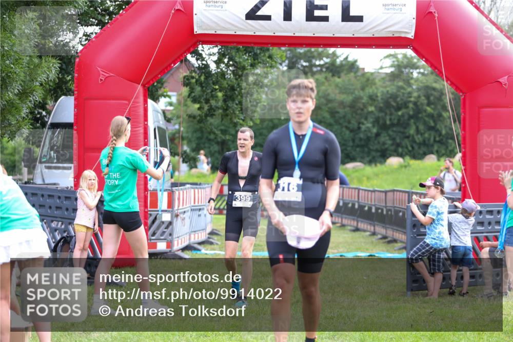 21.06.2026 - 29. Vierlanden-Triathlon Andreas Tolksdorf http://msf.ph/oto/9914022 21.06.2026 11:18:09 Ziel 361, 399 meine-sportfotos.de