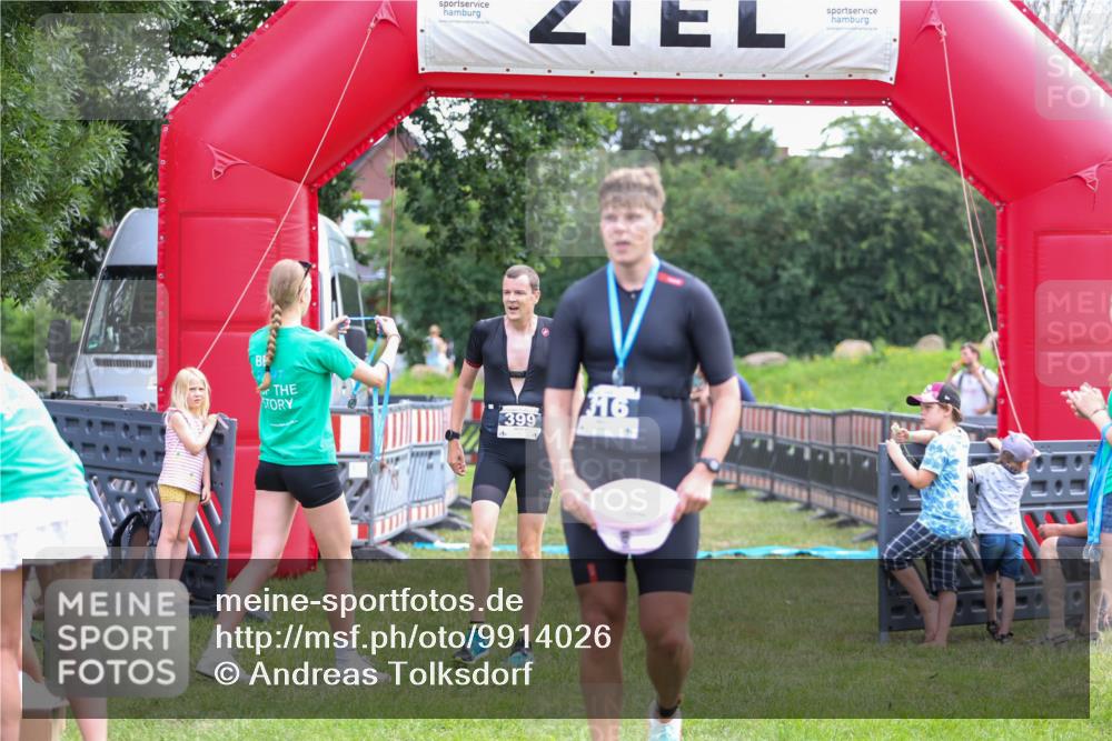 21.06.2026 - 29. Vierlanden-Triathlon Andreas Tolksdorf http://msf.ph/oto/9914026 21.06.2026 11:18:09 Ziel 361, 399 meine-sportfotos.de