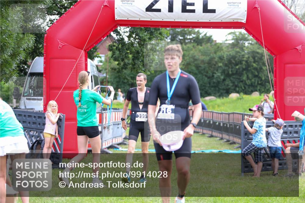 21.06.2026 - 29. Vierlanden-Triathlon Andreas Tolksdorf http://msf.ph/oto/9914028 21.06.2026 11:18:09 Ziel 361, 399 meine-sportfotos.de