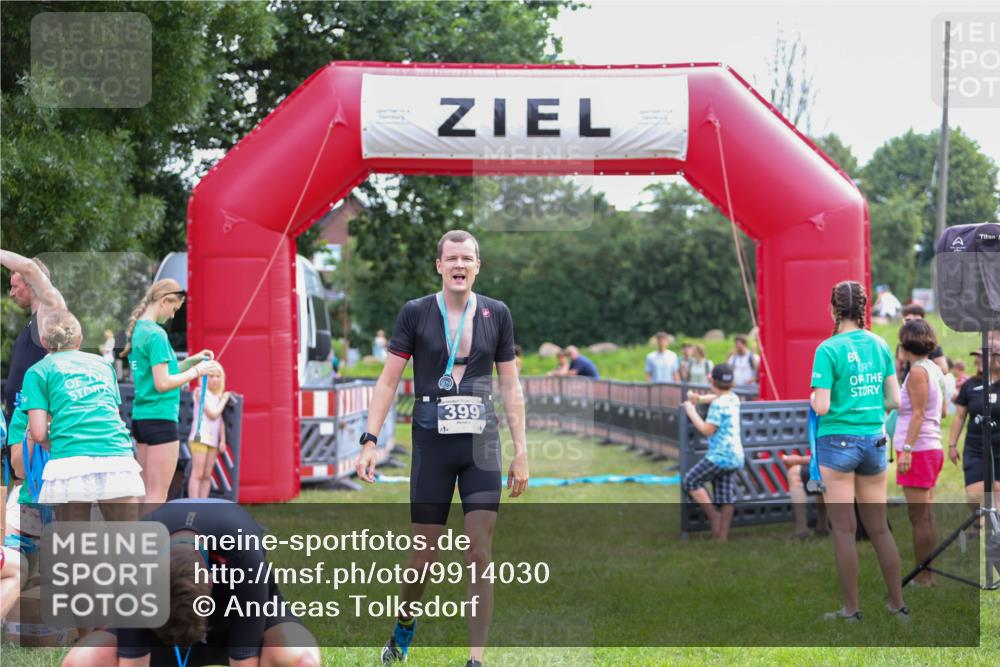21.06.2026 - 29. Vierlanden-Triathlon Andreas Tolksdorf http://msf.ph/oto/9914030 21.06.2026 11:18:15 Ziel 361 meine-sportfotos.de