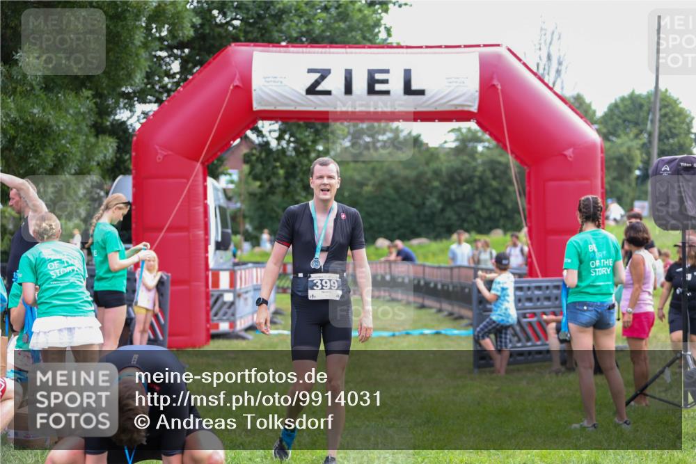 21.06.2026 - 29. Vierlanden-Triathlon Andreas Tolksdorf http://msf.ph/oto/9914031 21.06.2026 11:18:15 Ziel 361 meine-sportfotos.de