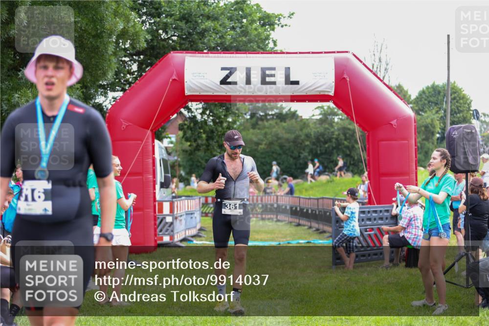 21.06.2026 - 29. Vierlanden-Triathlon Andreas Tolksdorf http://msf.ph/oto/9914037 21.06.2026 11:18:23 Ziel 361, 412 meine-sportfotos.de