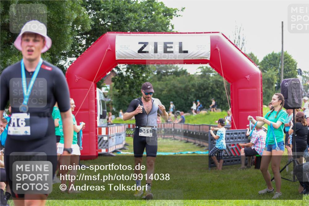 21.06.2026 - 29. Vierlanden-Triathlon Andreas Tolksdorf http://msf.ph/oto/9914038 21.06.2026 11:18:23 Ziel 361, 412 meine-sportfotos.de