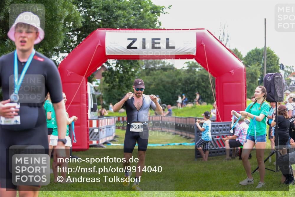 21.06.2026 - 29. Vierlanden-Triathlon Andreas Tolksdorf http://msf.ph/oto/9914040 21.06.2026 11:18:23 Ziel 361, 412 meine-sportfotos.de
