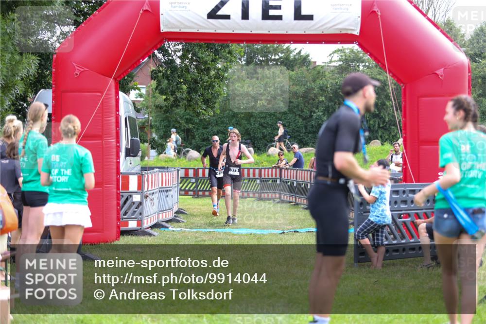 21.06.2026 - 29. Vierlanden-Triathlon Andreas Tolksdorf http://msf.ph/oto/9914044 21.06.2026 11:18:27 Ziel 412 meine-sportfotos.de