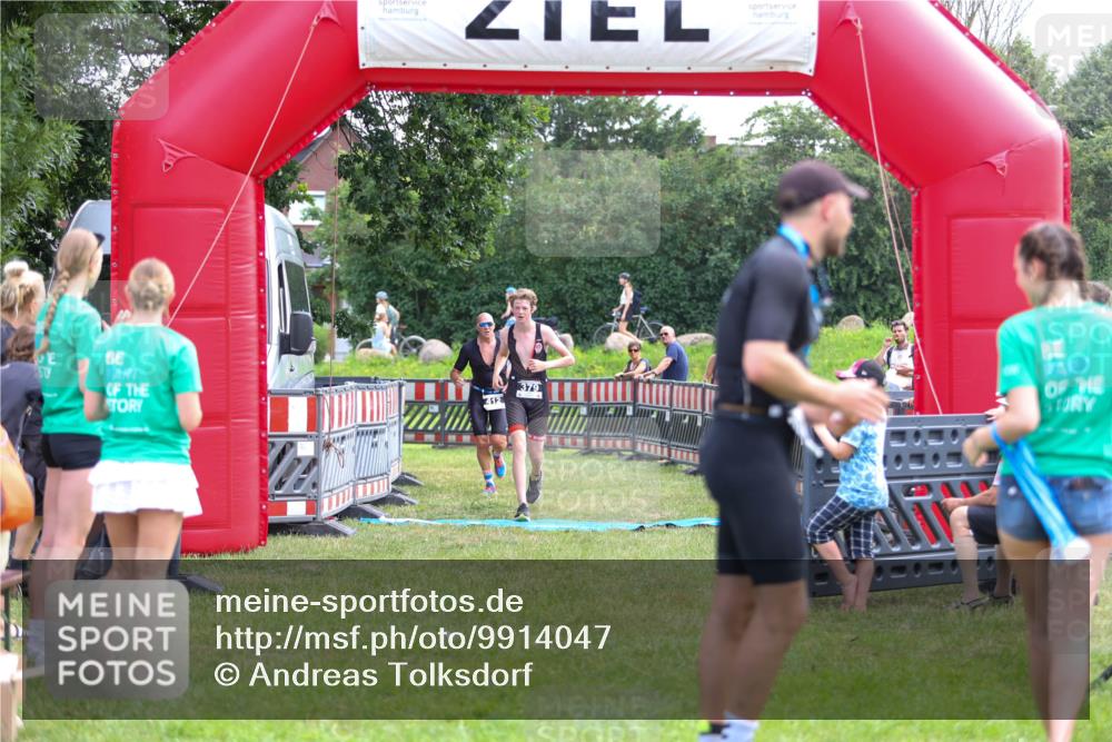 21.06.2026 - 29. Vierlanden-Triathlon Andreas Tolksdorf http://msf.ph/oto/9914047 21.06.2026 11:18:28 Ziel 412 meine-sportfotos.de