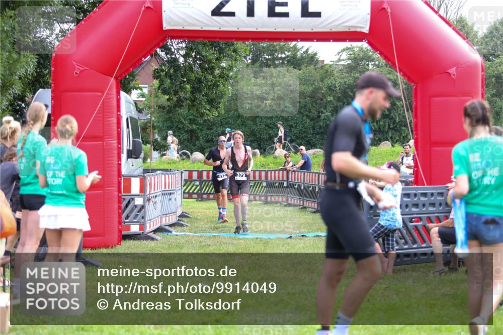 21.06.2026 - 29. Vierlanden-Triathlon Andreas Tolksdorf http://msf.ph/oto/9914049 21.06.2026 11:18:28 Ziel 412 meine-sportfotos.de