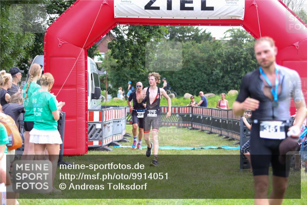 21.06.2026 - 29. Vierlanden-Triathlon Andreas Tolksdorf http://msf.ph/oto/9914051 21.06.2026 11:18:29 Ziel 412 meine-sportfotos.de