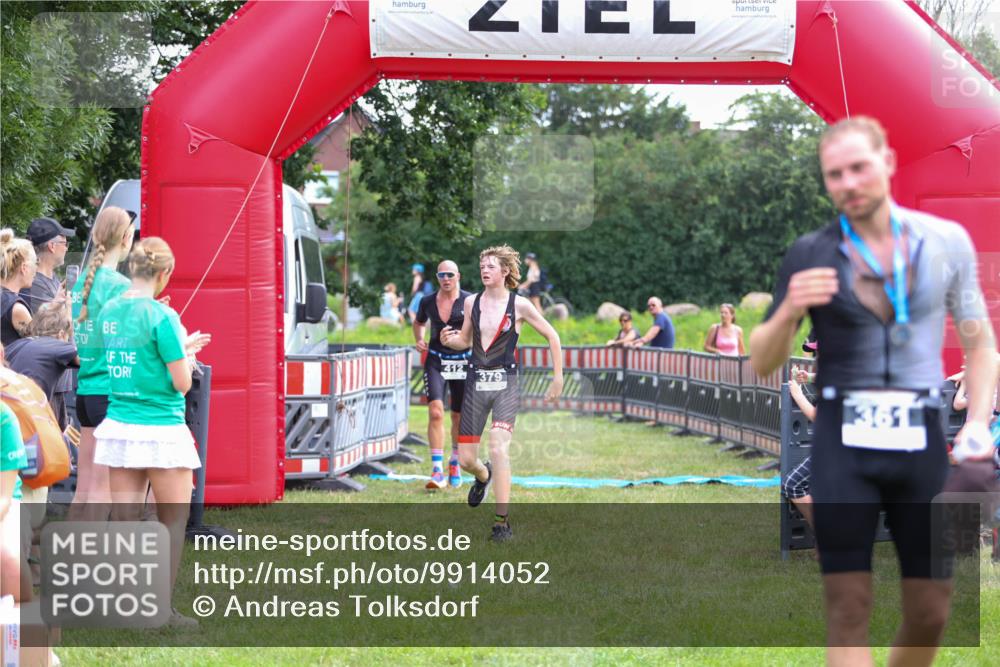 21.06.2026 - 29. Vierlanden-Triathlon Andreas Tolksdorf http://msf.ph/oto/9914052 21.06.2026 11:18:29 Ziel 412 meine-sportfotos.de