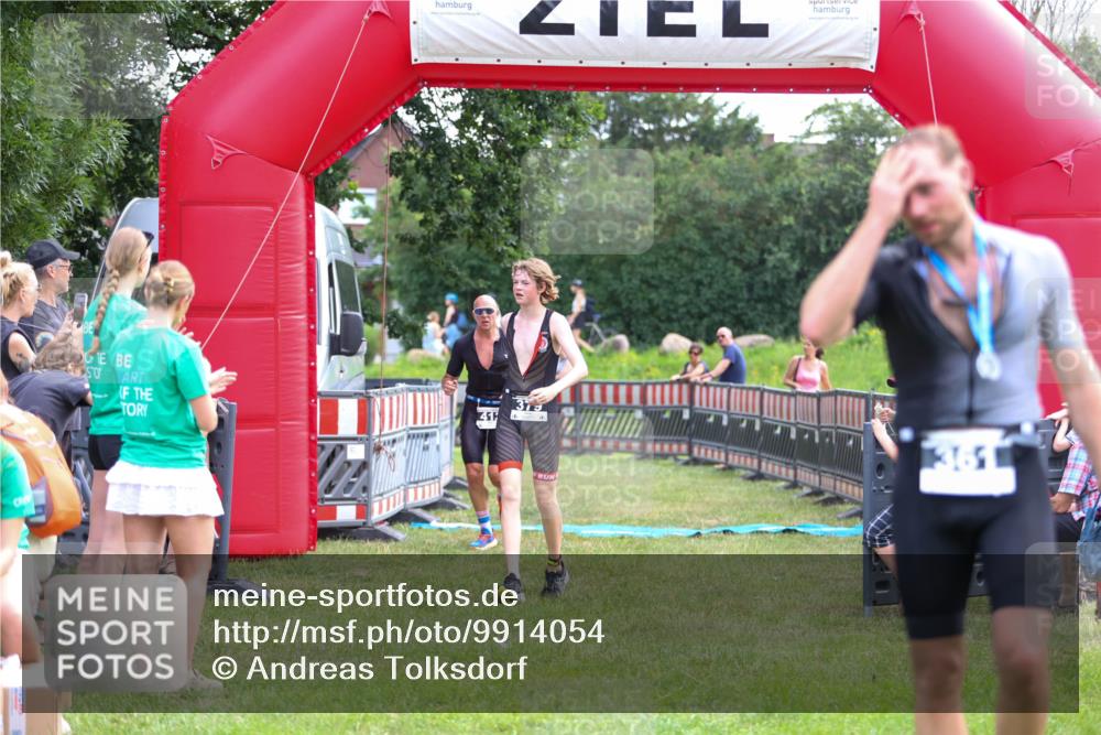 21.06.2026 - 29. Vierlanden-Triathlon Andreas Tolksdorf http://msf.ph/oto/9914054 21.06.2026 11:18:30 Ziel 412 meine-sportfotos.de