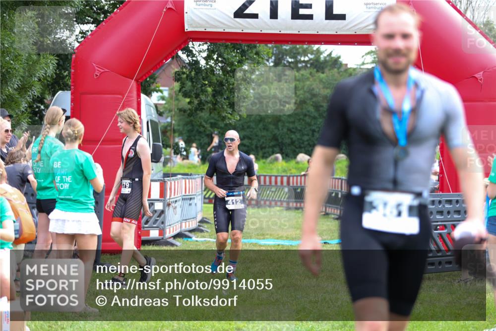 21.06.2026 - 29. Vierlanden-Triathlon Andreas Tolksdorf http://msf.ph/oto/9914055 21.06.2026 11:18:32 Ziel 412 meine-sportfotos.de