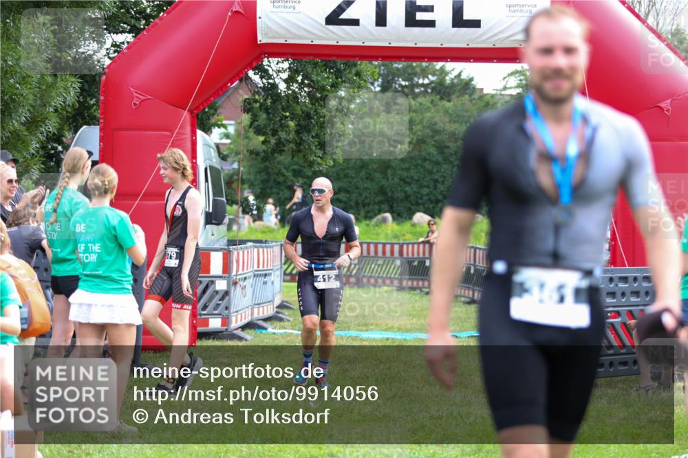 21.06.2026 - 29. Vierlanden-Triathlon Andreas Tolksdorf http://msf.ph/oto/9914056 21.06.2026 11:18:32 Ziel 412 meine-sportfotos.de