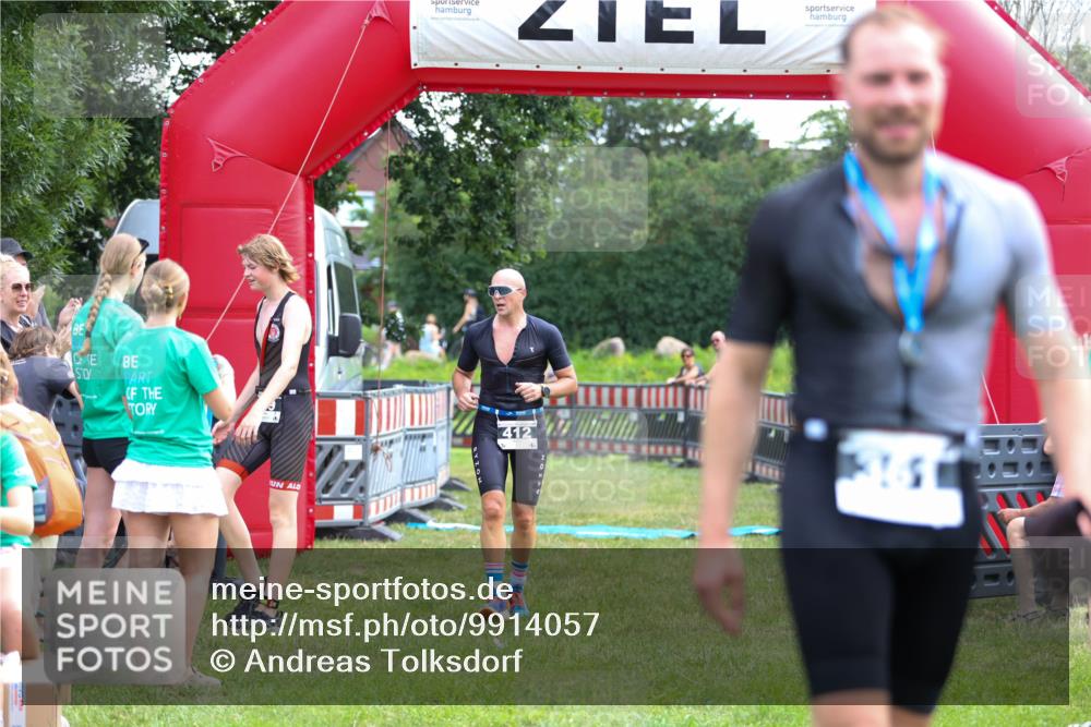 21.06.2026 - 29. Vierlanden-Triathlon Andreas Tolksdorf http://msf.ph/oto/9914057 21.06.2026 11:18:32 Ziel 412 meine-sportfotos.de
