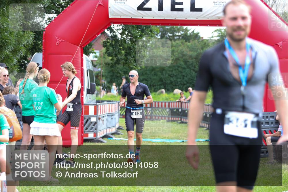 21.06.2026 - 29. Vierlanden-Triathlon Andreas Tolksdorf http://msf.ph/oto/9914058 21.06.2026 11:18:32 Ziel 412 meine-sportfotos.de