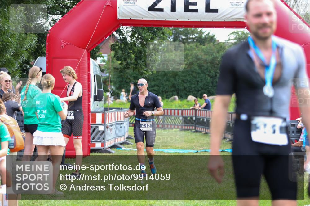 21.06.2026 - 29. Vierlanden-Triathlon Andreas Tolksdorf http://msf.ph/oto/9914059 21.06.2026 11:18:32 Ziel 412 meine-sportfotos.de