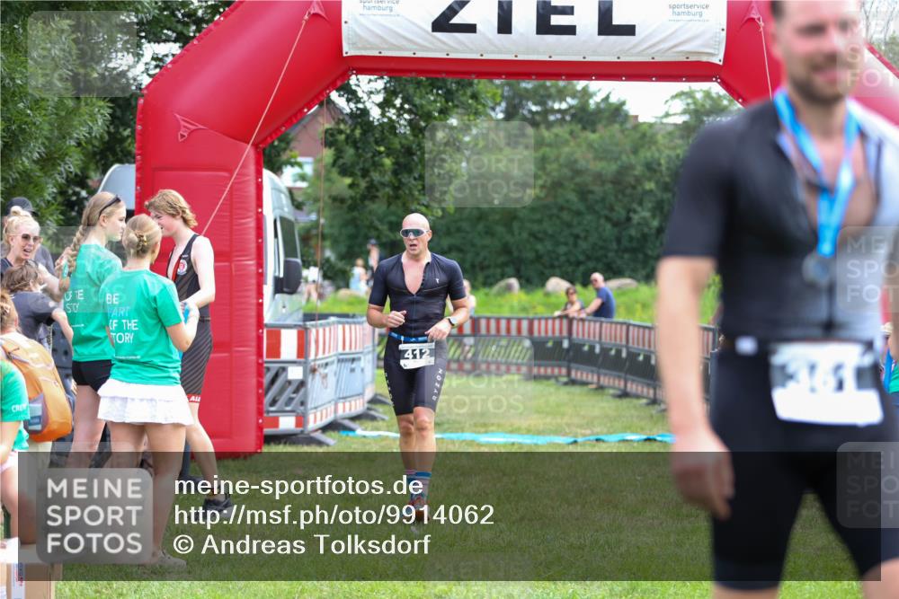 21.06.2026 - 29. Vierlanden-Triathlon Andreas Tolksdorf http://msf.ph/oto/9914062 21.06.2026 11:18:32 Ziel 412 meine-sportfotos.de
