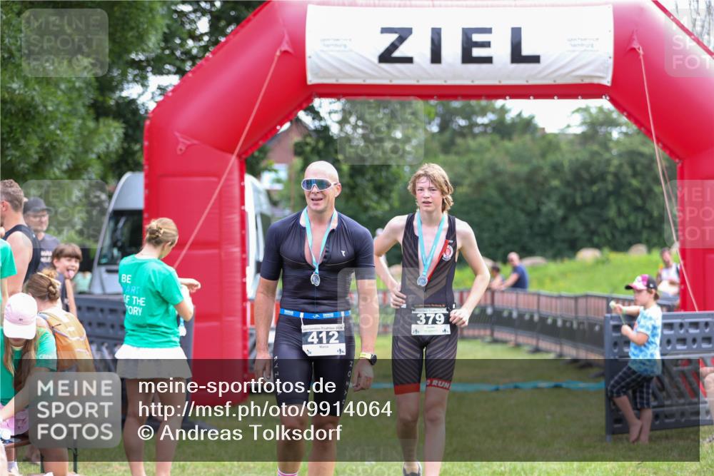 21.06.2026 - 29. Vierlanden-Triathlon Andreas Tolksdorf http://msf.ph/oto/9914064 21.06.2026 11:18:38 Ziel  meine-sportfotos.de