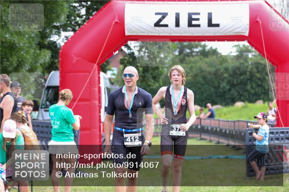 21.06.2026 - 29. Vierlanden-Triathlon Andreas Tolksdorf http://msf.ph/oto/9914067 21.06.2026 11:18:38 Ziel  meine-sportfotos.de