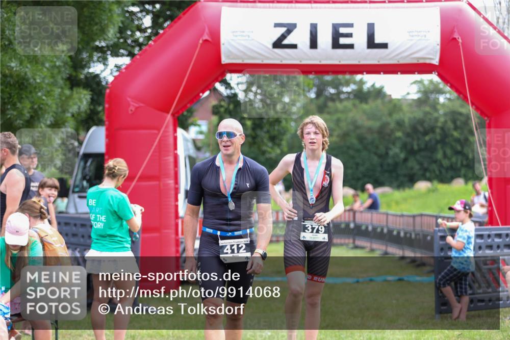 21.06.2026 - 29. Vierlanden-Triathlon Andreas Tolksdorf http://msf.ph/oto/9914068 21.06.2026 11:18:38 Ziel  meine-sportfotos.de