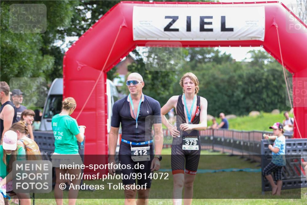 21.06.2026 - 29. Vierlanden-Triathlon Andreas Tolksdorf http://msf.ph/oto/9914072 21.06.2026 11:18:39 Ziel  meine-sportfotos.de