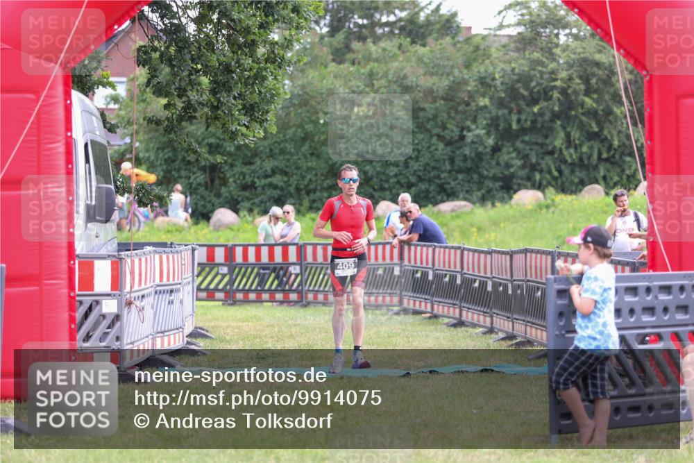 21.06.2026 - 29. Vierlanden-Triathlon Andreas Tolksdorf http://msf.ph/oto/9914075 21.06.2026 11:18:57 Ziel 409, 468 meine-sportfotos.de