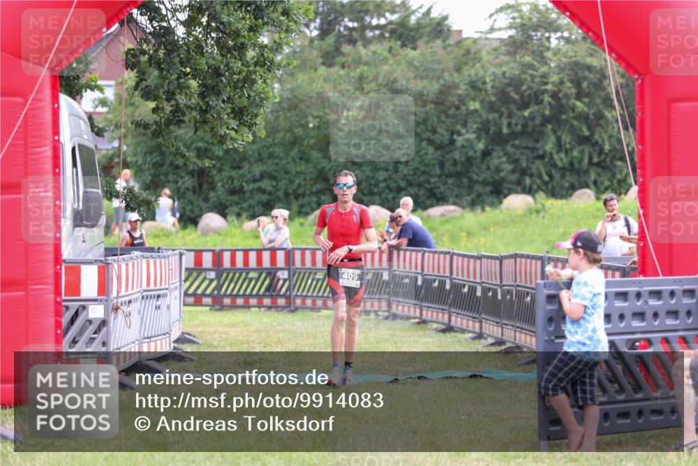21.06.2026 - 29. Vierlanden-Triathlon Andreas Tolksdorf http://msf.ph/oto/9914083 21.06.2026 11:18:57 Ziel 409, 468 meine-sportfotos.de