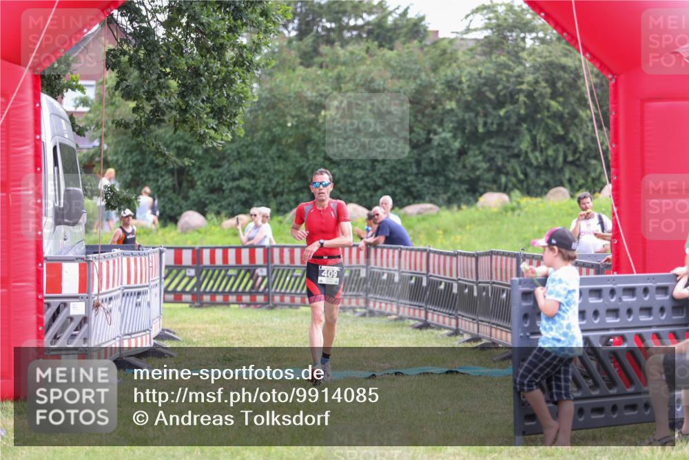 21.06.2026 - 29. Vierlanden-Triathlon Andreas Tolksdorf http://msf.ph/oto/9914085 21.06.2026 11:18:57 Ziel 409, 468 meine-sportfotos.de