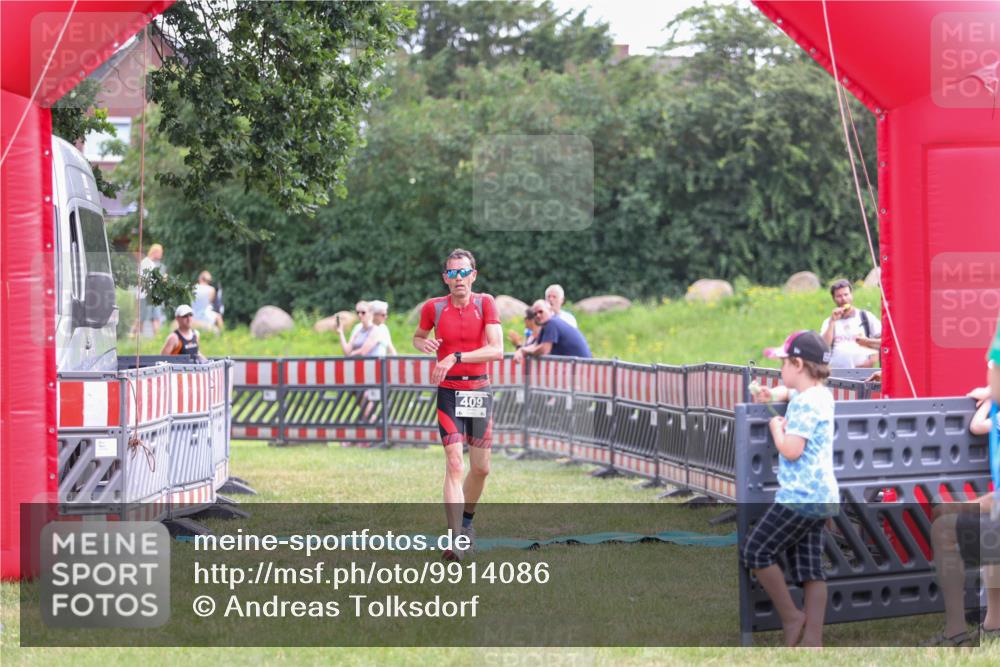 21.06.2026 - 29. Vierlanden-Triathlon Andreas Tolksdorf http://msf.ph/oto/9914086 21.06.2026 11:18:57 Ziel 409, 468 meine-sportfotos.de