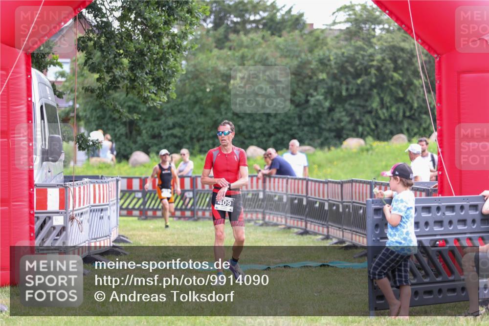 21.06.2026 - 29. Vierlanden-Triathlon Andreas Tolksdorf http://msf.ph/oto/9914090 21.06.2026 11:18:58 Ziel 409, 468 meine-sportfotos.de