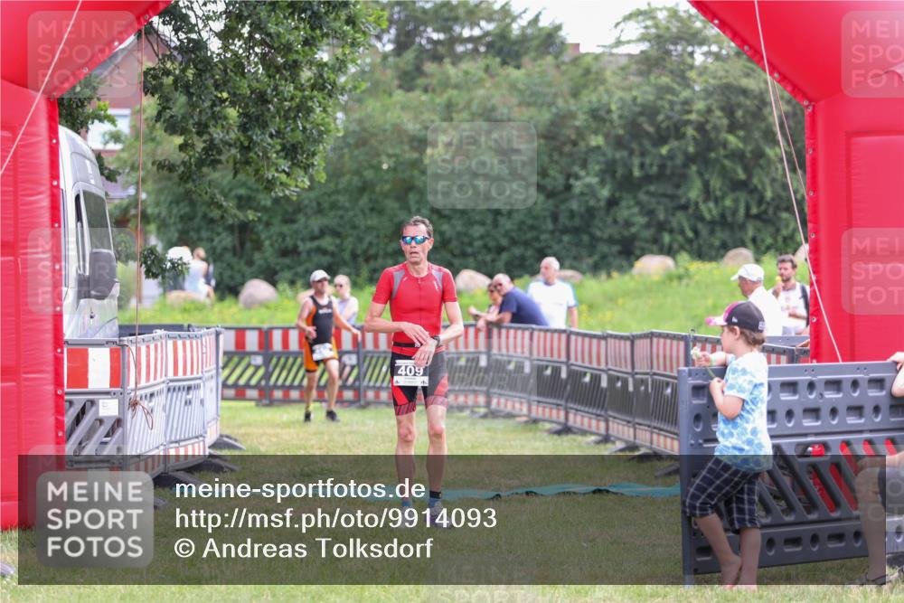 21.06.2026 - 29. Vierlanden-Triathlon Andreas Tolksdorf http://msf.ph/oto/9914093 21.06.2026 11:18:58 Ziel 409, 468 meine-sportfotos.de