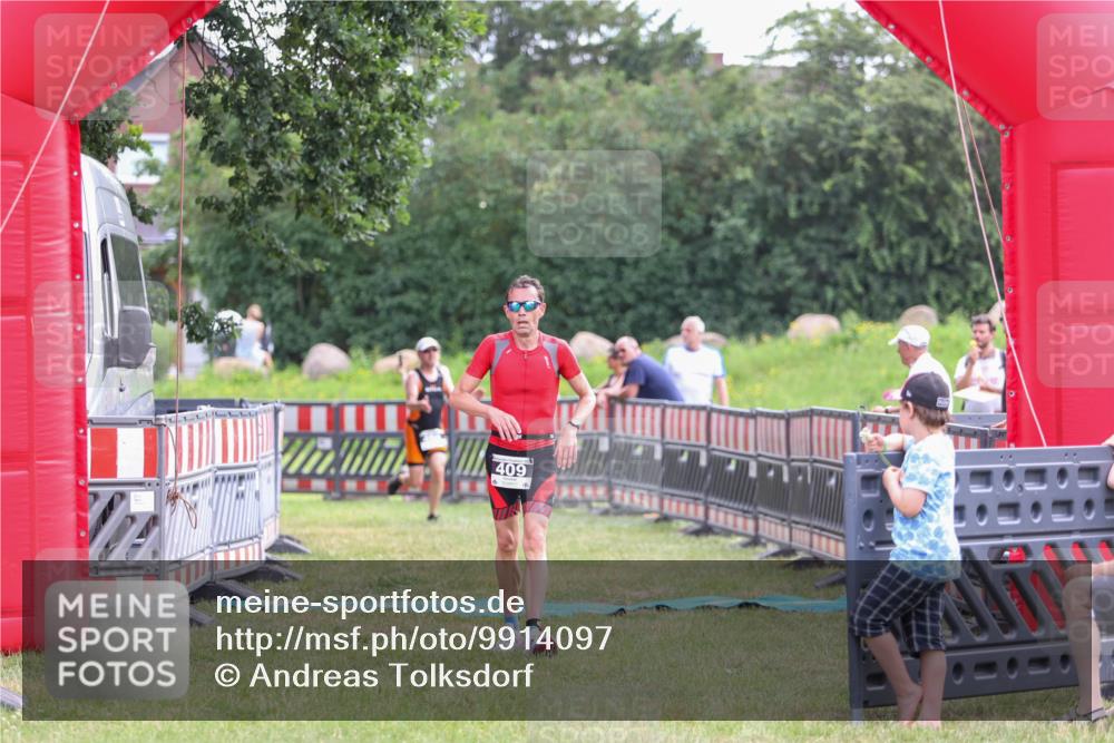 21.06.2026 - 29. Vierlanden-Triathlon Andreas Tolksdorf http://msf.ph/oto/9914097 21.06.2026 11:18:59 Ziel 409, 468 meine-sportfotos.de