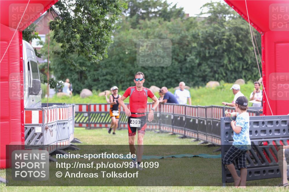 21.06.2026 - 29. Vierlanden-Triathlon Andreas Tolksdorf http://msf.ph/oto/9914099 21.06.2026 11:18:59 Ziel 409, 468 meine-sportfotos.de