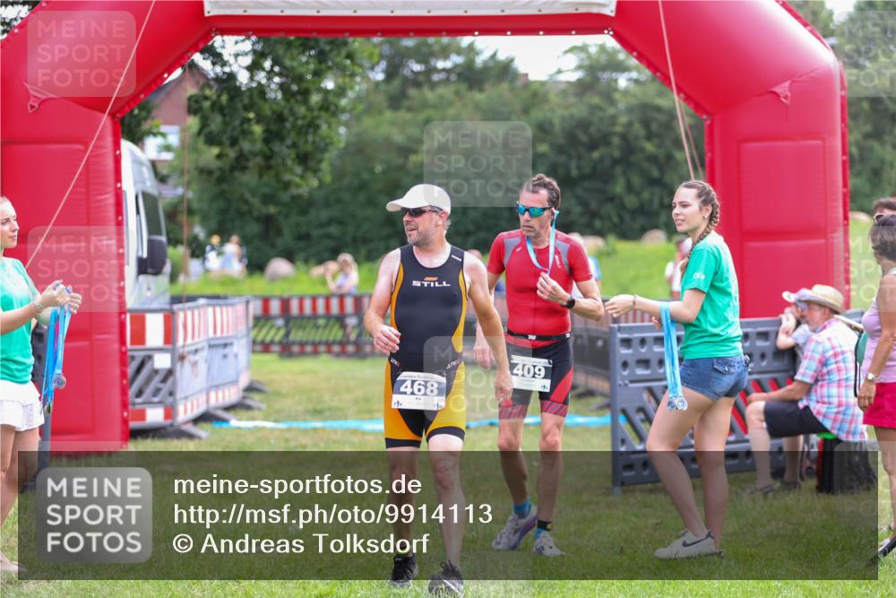 21.06.2026 - 29. Vierlanden-Triathlon Andreas Tolksdorf http://msf.ph/oto/9914113 21.06.2026 11:19:07 Ziel 327, 468 meine-sportfotos.de