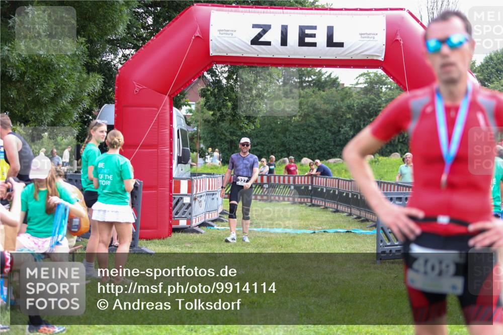 21.06.2026 - 29. Vierlanden-Triathlon Andreas Tolksdorf http://msf.ph/oto/9914114 21.06.2026 11:19:21 Ziel 327 meine-sportfotos.de