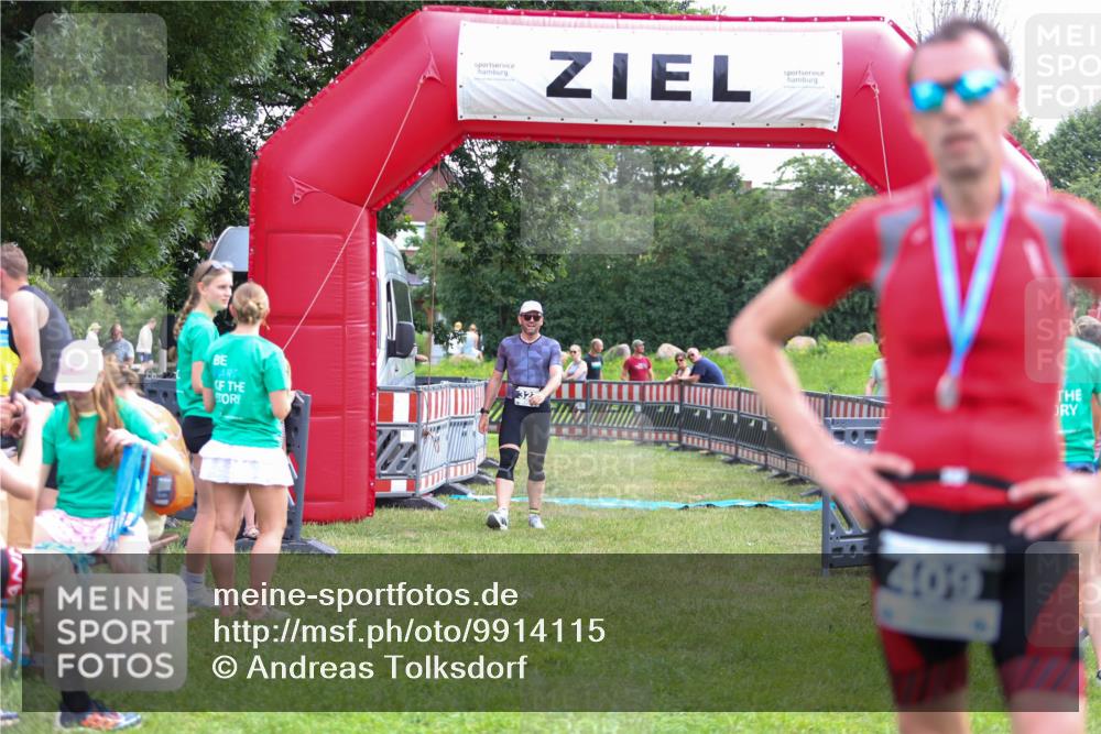 21.06.2026 - 29. Vierlanden-Triathlon Andreas Tolksdorf http://msf.ph/oto/9914115 21.06.2026 11:19:21 Ziel 327 meine-sportfotos.de