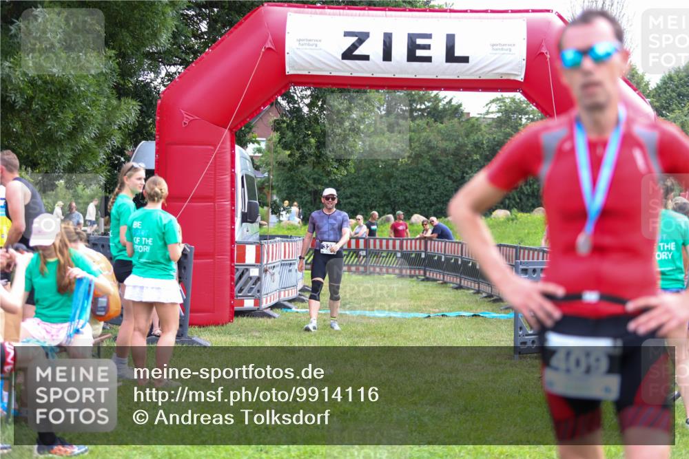 21.06.2026 - 29. Vierlanden-Triathlon Andreas Tolksdorf http://msf.ph/oto/9914116 21.06.2026 11:19:21 Ziel 327 meine-sportfotos.de