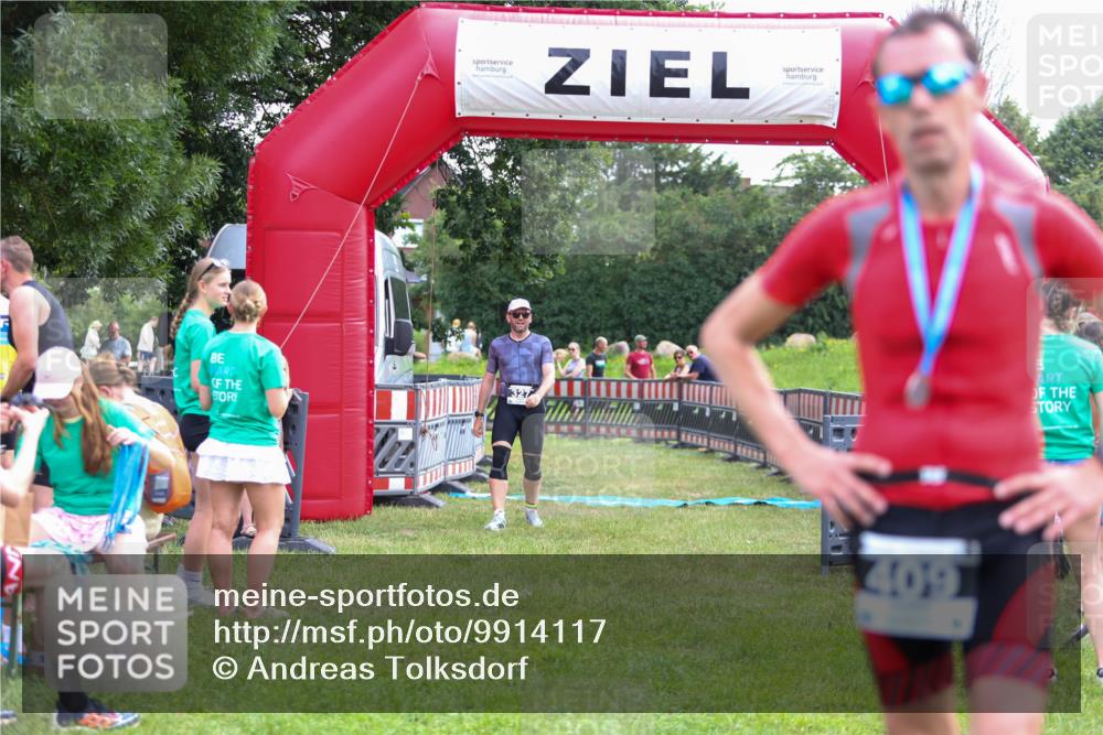21.06.2026 - 29. Vierlanden-Triathlon Andreas Tolksdorf http://msf.ph/oto/9914117 21.06.2026 11:19:21 Ziel 327 meine-sportfotos.de