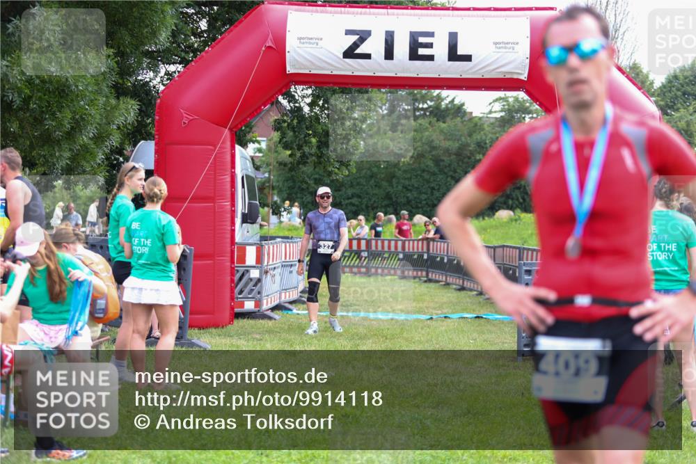 21.06.2026 - 29. Vierlanden-Triathlon Andreas Tolksdorf http://msf.ph/oto/9914118 21.06.2026 11:19:21 Ziel 327 meine-sportfotos.de