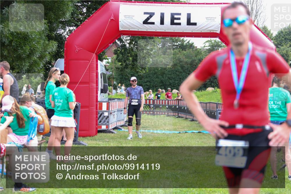 21.06.2026 - 29. Vierlanden-Triathlon Andreas Tolksdorf http://msf.ph/oto/9914119 21.06.2026 11:19:21 Ziel 327 meine-sportfotos.de