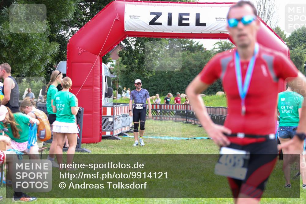 21.06.2026 - 29. Vierlanden-Triathlon Andreas Tolksdorf http://msf.ph/oto/9914121 21.06.2026 11:19:21 Ziel 327 meine-sportfotos.de