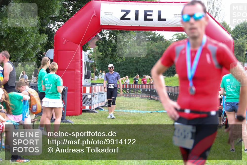 21.06.2026 - 29. Vierlanden-Triathlon Andreas Tolksdorf http://msf.ph/oto/9914122 21.06.2026 11:19:21 Ziel 327 meine-sportfotos.de