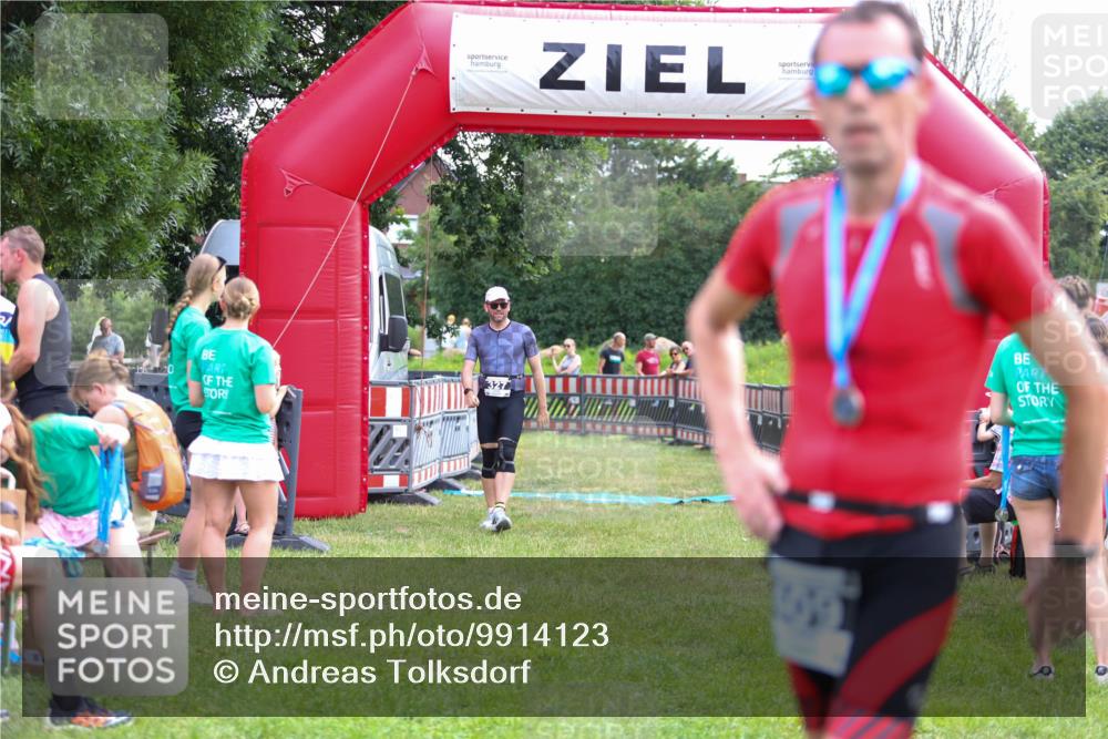 21.06.2026 - 29. Vierlanden-Triathlon Andreas Tolksdorf http://msf.ph/oto/9914123 21.06.2026 11:19:21 Ziel 327 meine-sportfotos.de