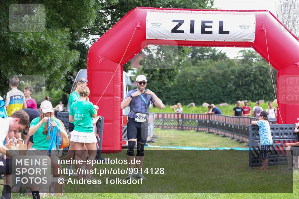 21.06.2026 - 29. Vierlanden-Triathlon Andreas Tolksdorf http://msf.ph/oto/9914128 21.06.2026 11:19:28 Ziel  meine-sportfotos.de